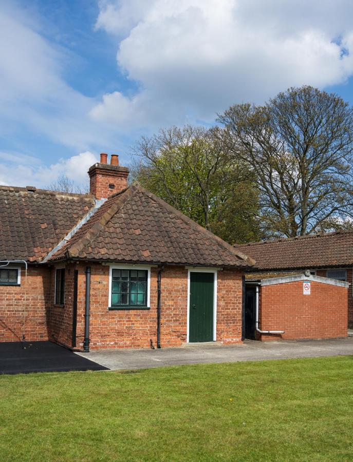 The Stable Suite At York Racecourse Eksteriør billede