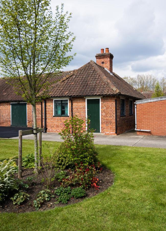 The Stable Suite At York Racecourse Eksteriør billede