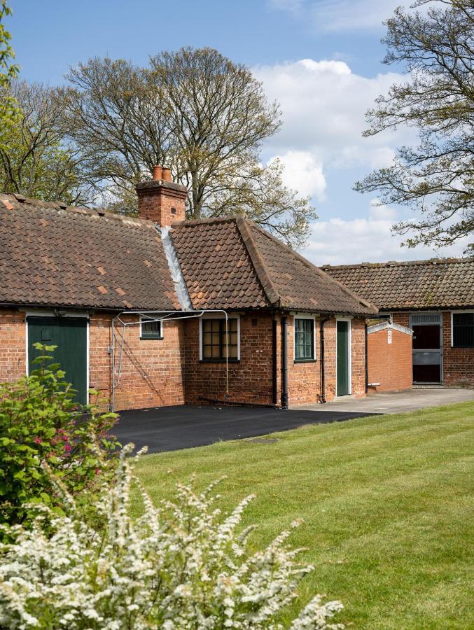The Stable Suite At York Racecourse Eksteriør billede
