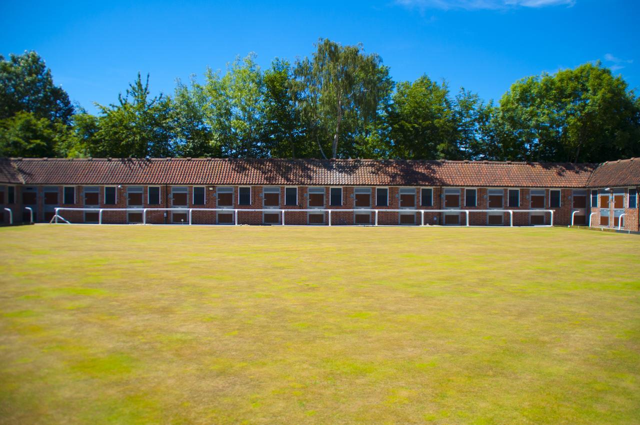 The Stable Suite At York Racecourse Eksteriør billede